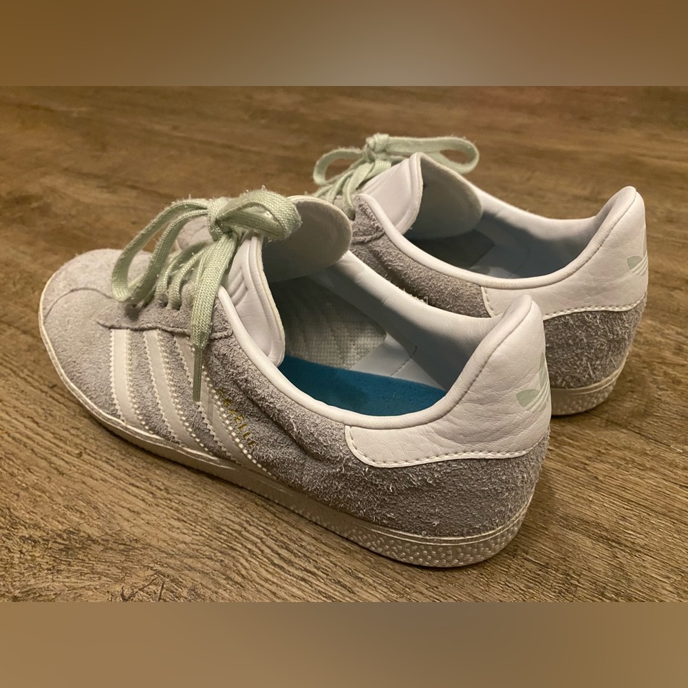 Adidas women’s size 7